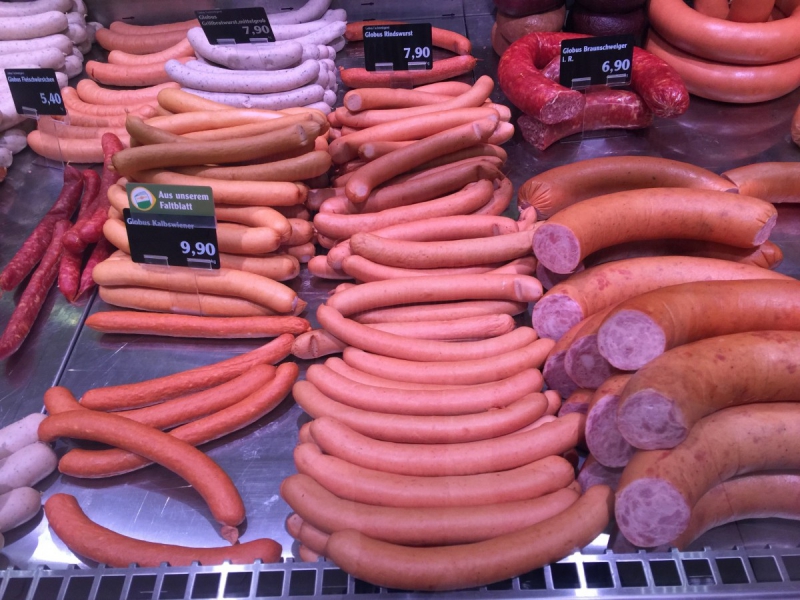 charcuterie-NANS LES PINS-min_sausages_meat_butchery-1069321